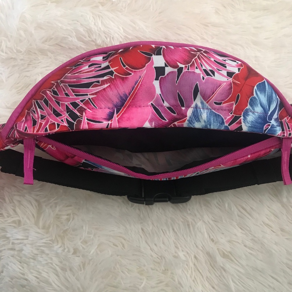 Nike Sportswear Hip Pack/Fanny Pack. NWT! - Picture 2 of 9